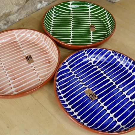 Plat trait en terre cuite artisanale