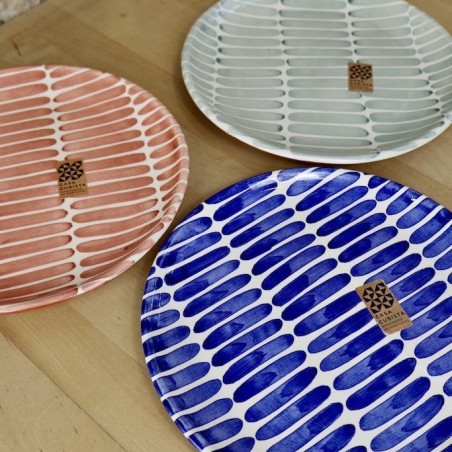 Assiette trait en terre cuite artisanale