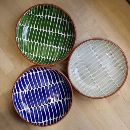 Bol trait en terre cuite artisanale