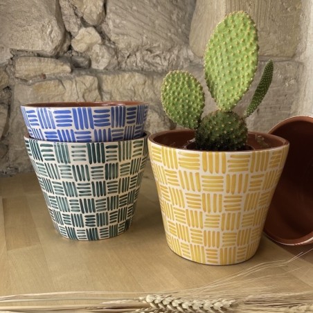 Grand cache pot ethnic