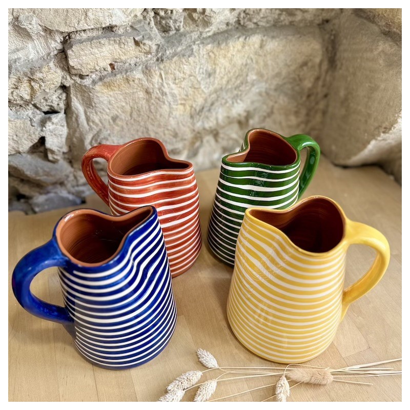 Pichet lignes horizontales en terre cuite artisanale - 1L