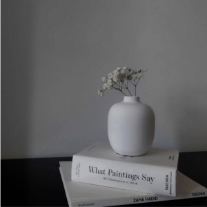 Petit vase blanc arrondi